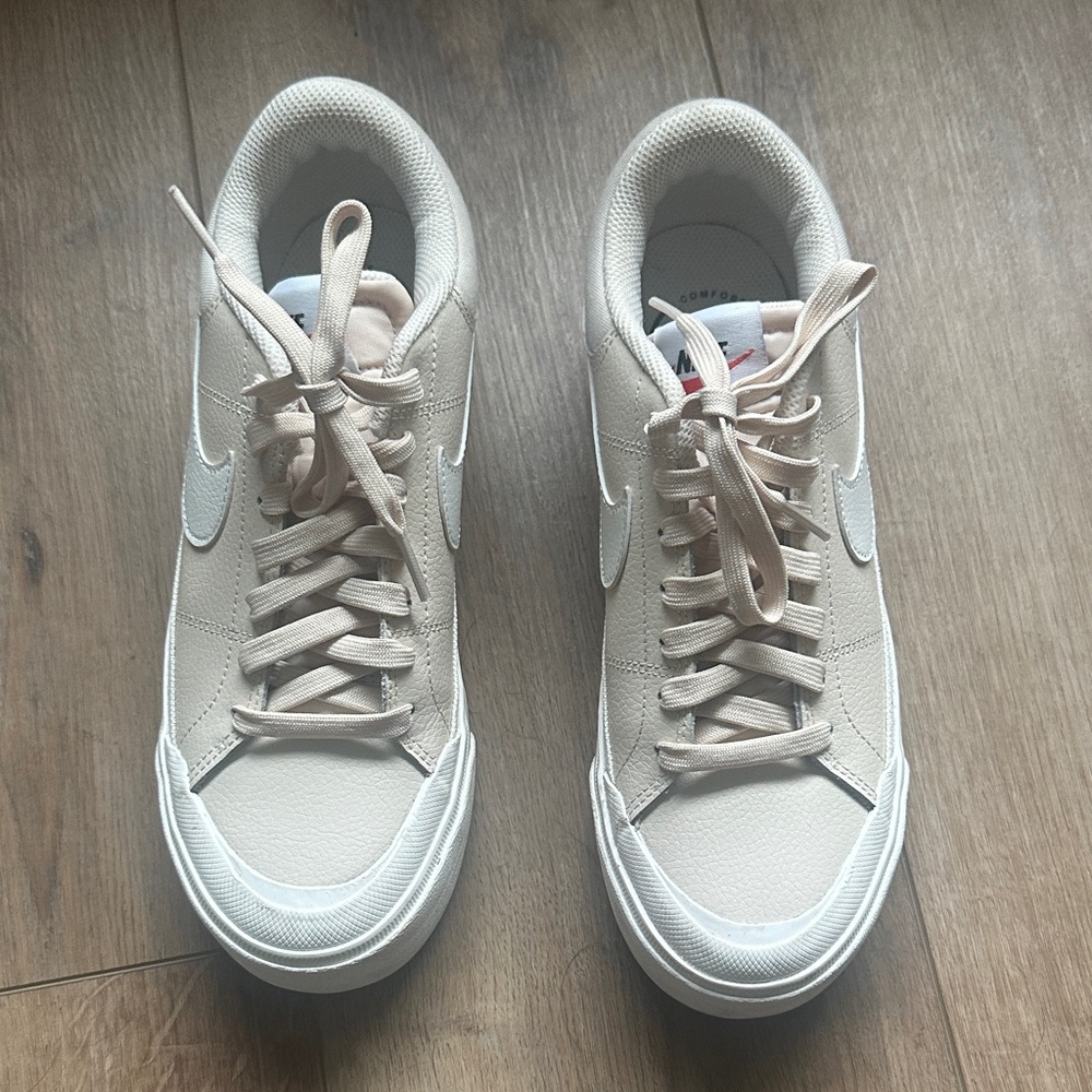 Nike Women's legacy lift cream shoe